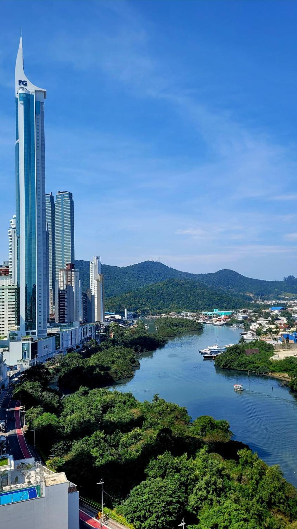 Apto Na Quadra Do Mar E Vista O Rio Apartamento Balneario Camboriu